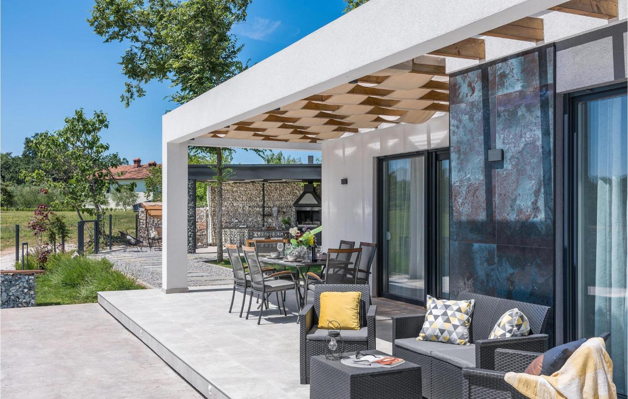 Beautiful Home In Tinjan With Jacuzzi Luaran gambar